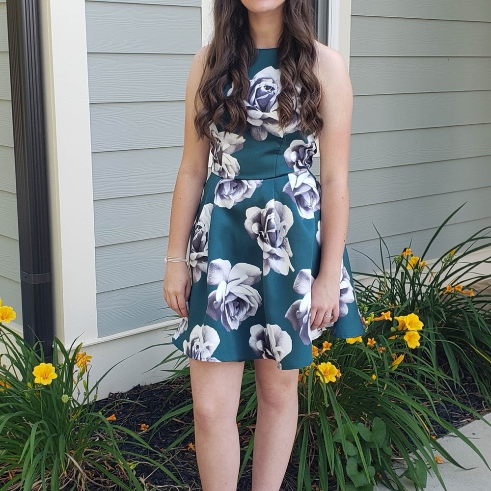 Xtraordinary dress